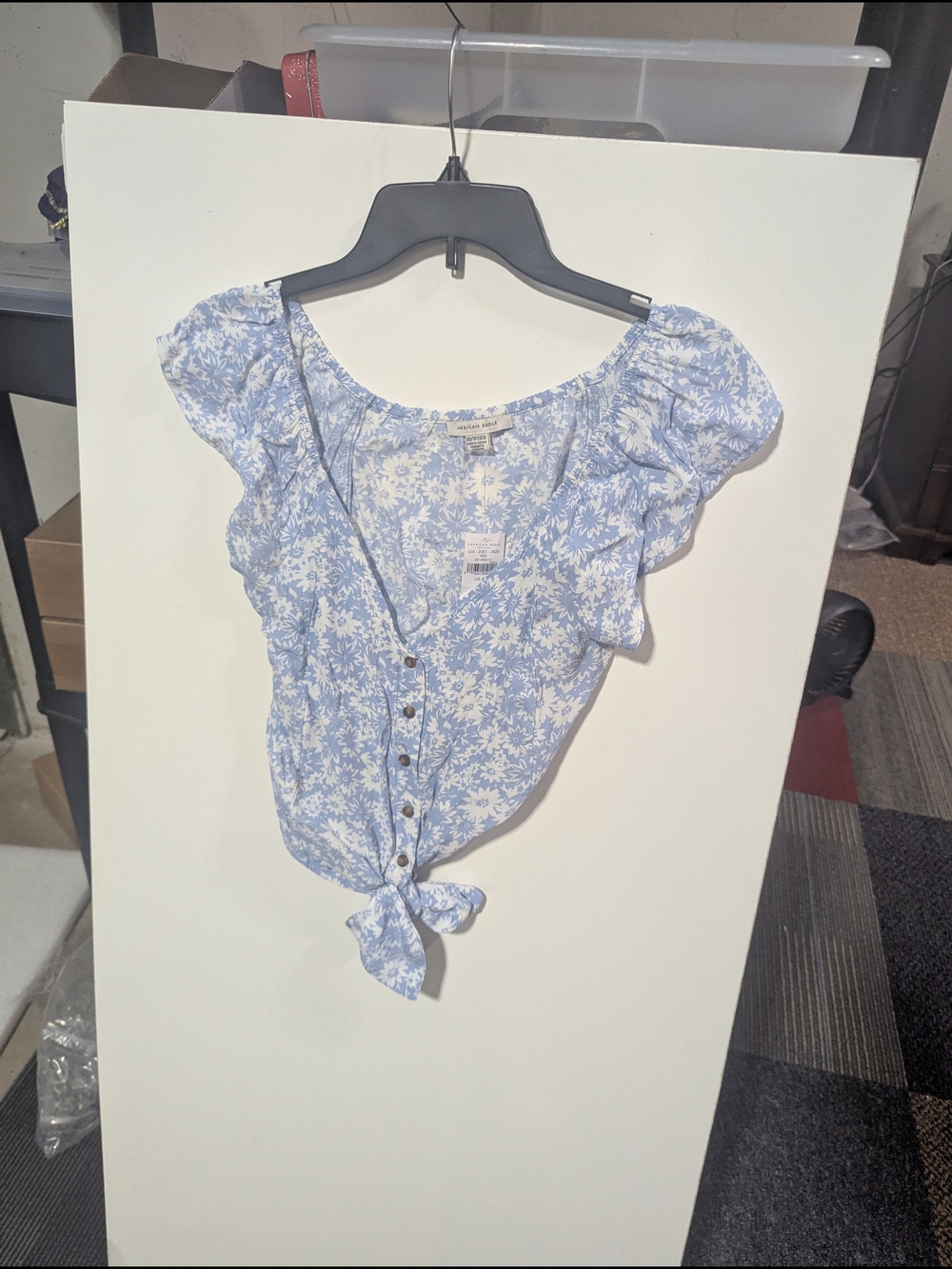 American Eagle Outfitters Light Blue Floral Tie-Front Crop Top